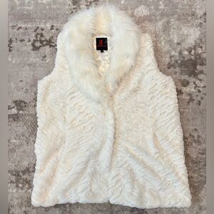 NWT HIGH QUALITY Vintage White Faux Fur Vest L